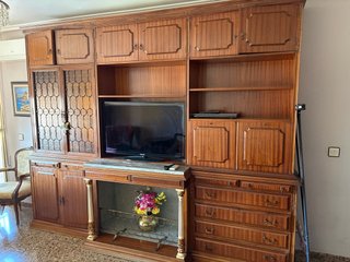 Mueble de salón madera y cristal