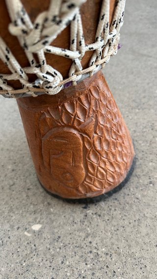 Timbal decorativo de madera