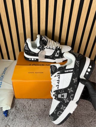Zapatillas Louis Vuitton, por 30euros mas cinturón