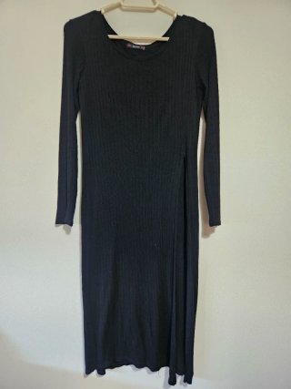 Vestido Bershka Negro Talla M con Abertura