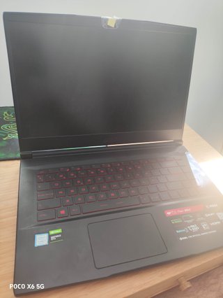 Portátil MSI Negro y Rojo