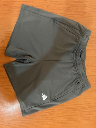 Pantalones cortos Adidas grises