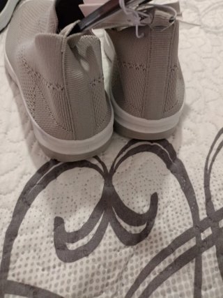 Deportivas grises nuevas