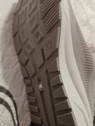 Deportivas grises nuevas