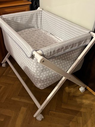 Minicuna gris con estrellas y rayas  90x60x70