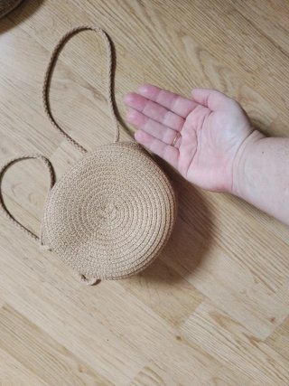 Bolso redondo de rafia