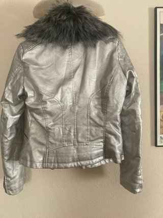 Chaqueta plateada Osley talla L con cuello de pelo