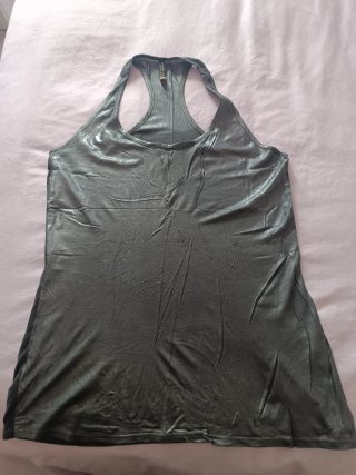 Camiseta plateada brillante