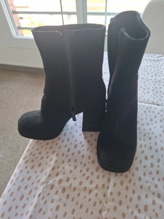 Botines negros de tacón