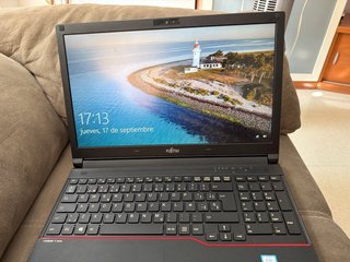 Portátil Fujitsu Negro y Rojo