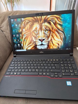 Portátil Fujitsu Negro y Rojo