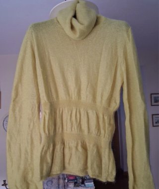 Jersey verde amarillo cuello alto