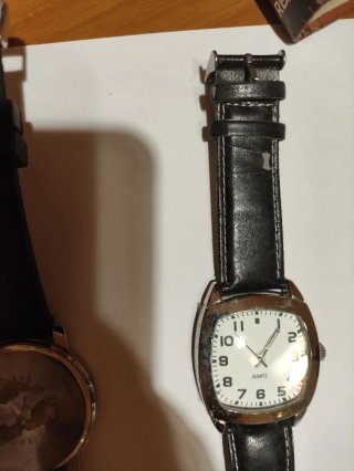 Reloj de pulsera IK plateado y negro
