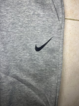 Pantalón Nike Gris