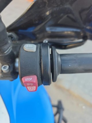 BMW F700GS Azul y Negra
