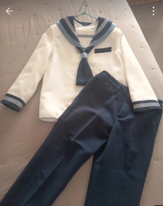 Traje de comunión marinero blanco y azul