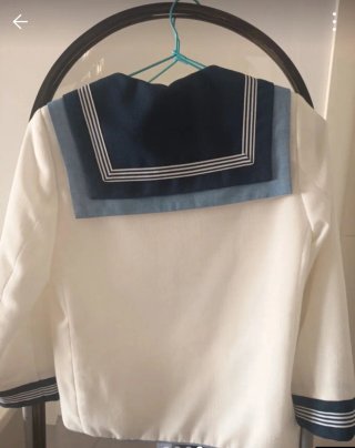 Traje de comunión marinero blanco y azul