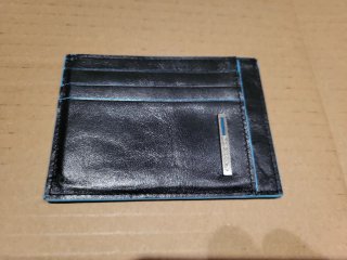 Cartera Piquadro Negra y Azul