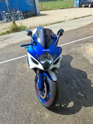 Suzuki GSX-R Sportbike Azul y Blanca