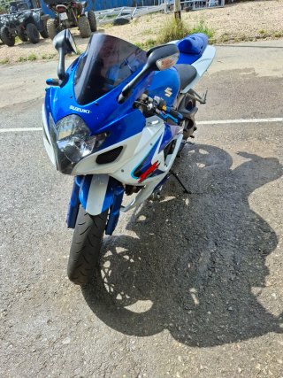 Suzuki GSX-R Sportbike Azul y Blanca