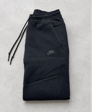 Pantalón Nike Tech Negro