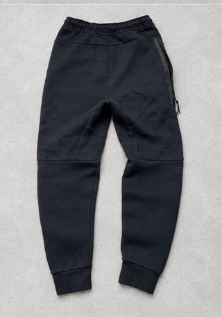 Pantalón Nike Tech Negro