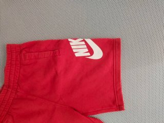Pantalón corto Nike rojo