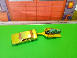 Ford Cortina y remolque con moto Honda Matchbox
