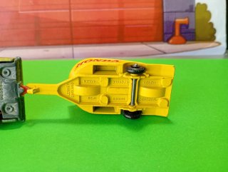 Ford Cortina y remolque con moto Honda Matchbox
