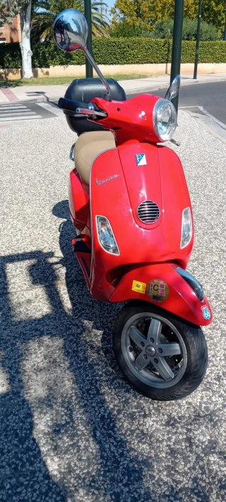 Vespa LX 125 IE Roja