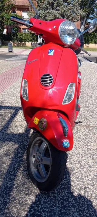 Vespa LX 125 IE Roja