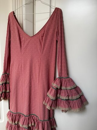 Traje de flamenca rosa volantes
