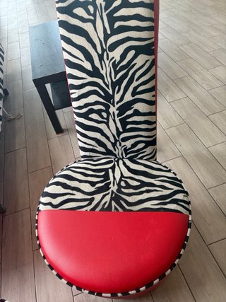 Sillón Tacón Rojo y Cebra