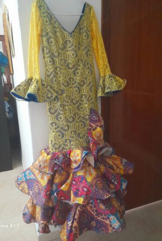 Traje de flamenca de feria talla 40 por 200 euros.