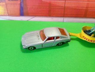 Datsun 260Z y remolque con moto Honda Matchbox