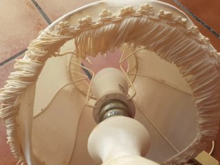 Lámpara mesa mármol y tela