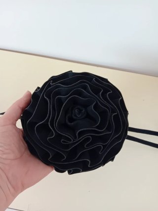 Original cinturón con flor, negro