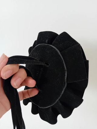 Original cinturón con flor, negro