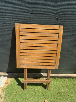Tavolo pieghevole in legno per giardino