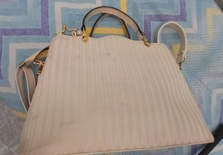 Borsa Guess retrò bianca e oro
