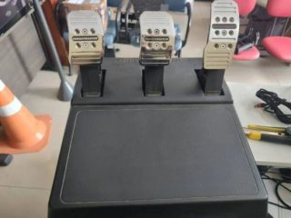 Pedales Thrustmaster T3PA Add-On