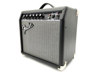 E1817563-0    Amplificador Guitarra Fender Frontma