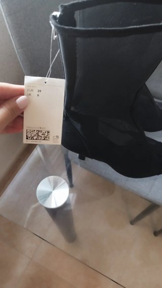 Botines negros rejilla semitransparentes