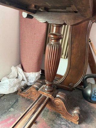 Mesa antigua de madera