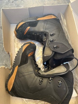 Botas de Snowboard Negras y Marrones