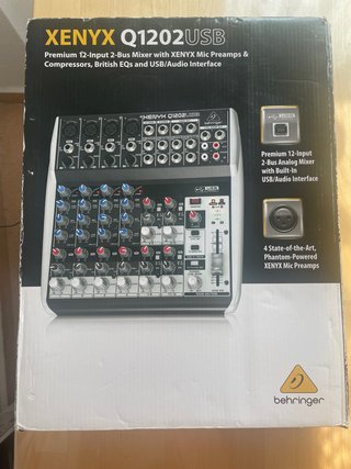 Mesa de mezclas Behringer Xenyx Q1202USB. Sin uso.