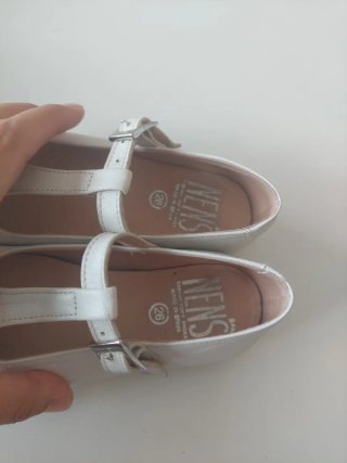 Zapatos niña blancos T-Strap hebilla