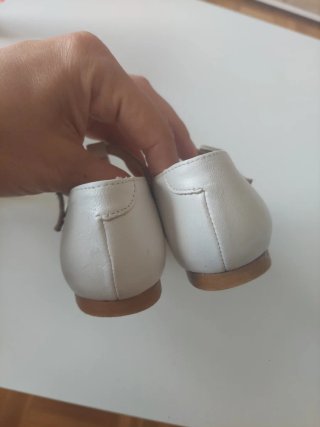 Zapatos niña blancos T-Strap hebilla