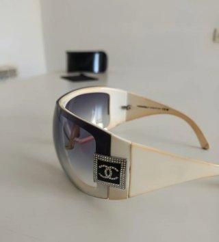 Gafas de sol Chanel vintage con pedrería