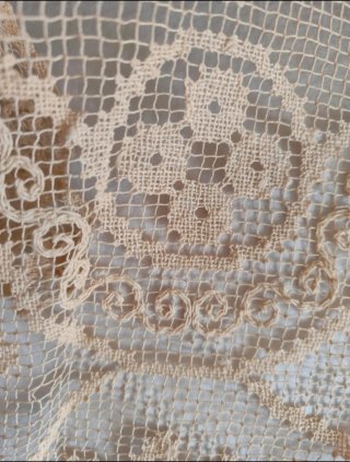 Copriletto in filet beige